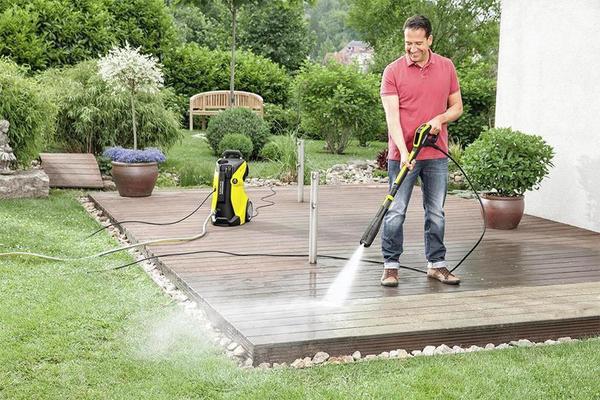 A Guide to Choosing a Pressure Washer