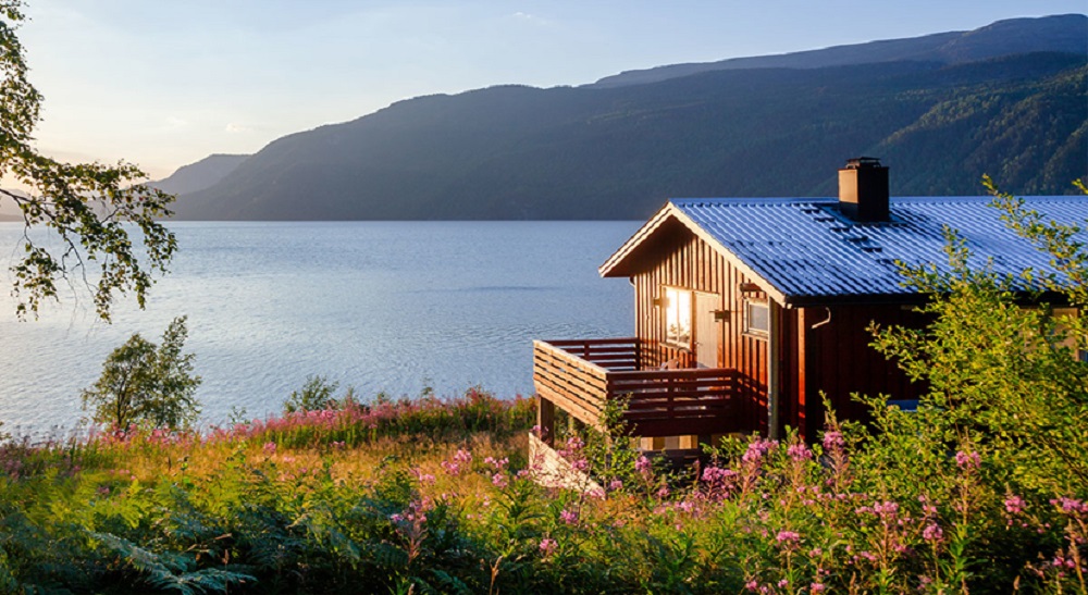 lakefront cabin realtor